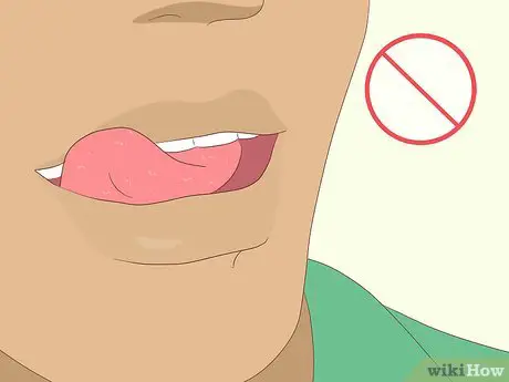 How to Clean Your Lips at Home